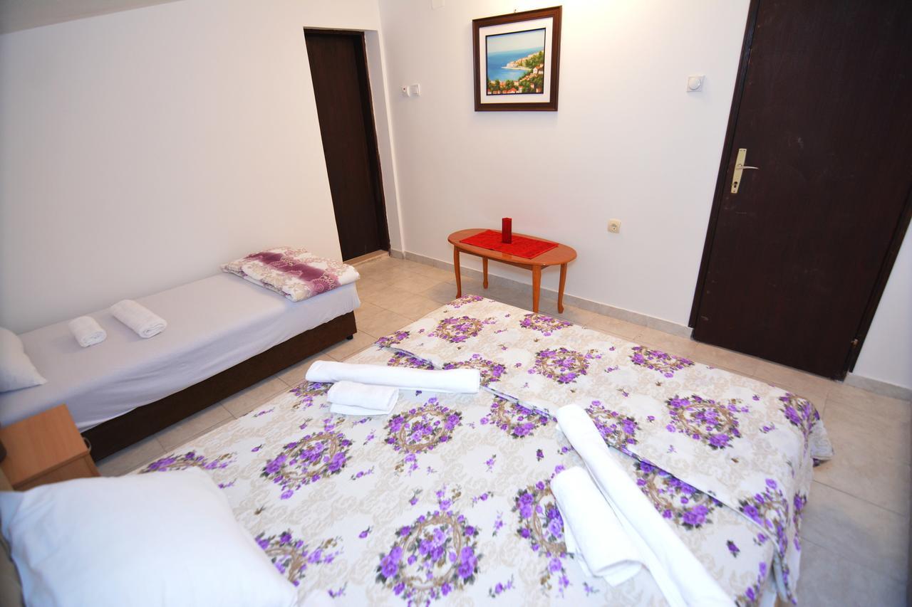 Apartments Jovana Petrovac Buitenkant foto