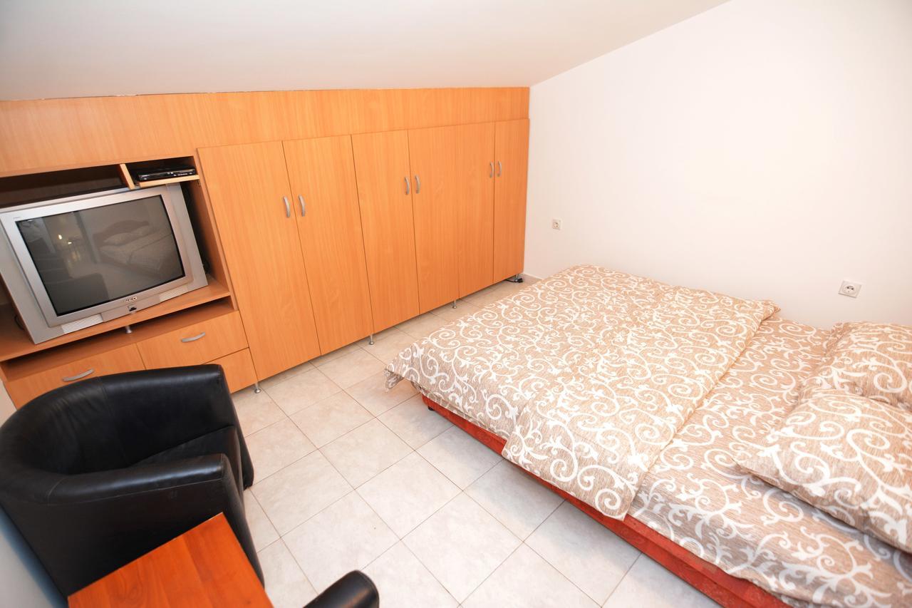 Apartments Jovana Petrovac Buitenkant foto