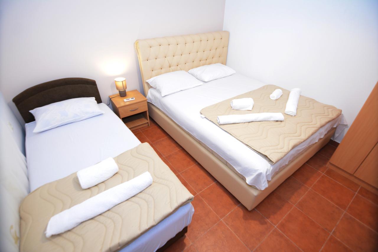 Apartments Jovana Petrovac Buitenkant foto