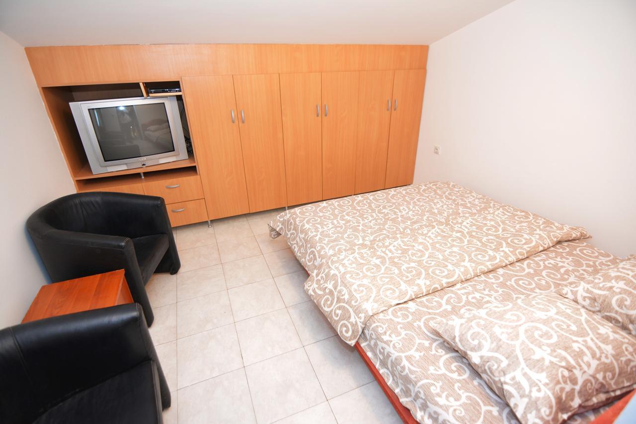 Apartments Jovana Petrovac Buitenkant foto