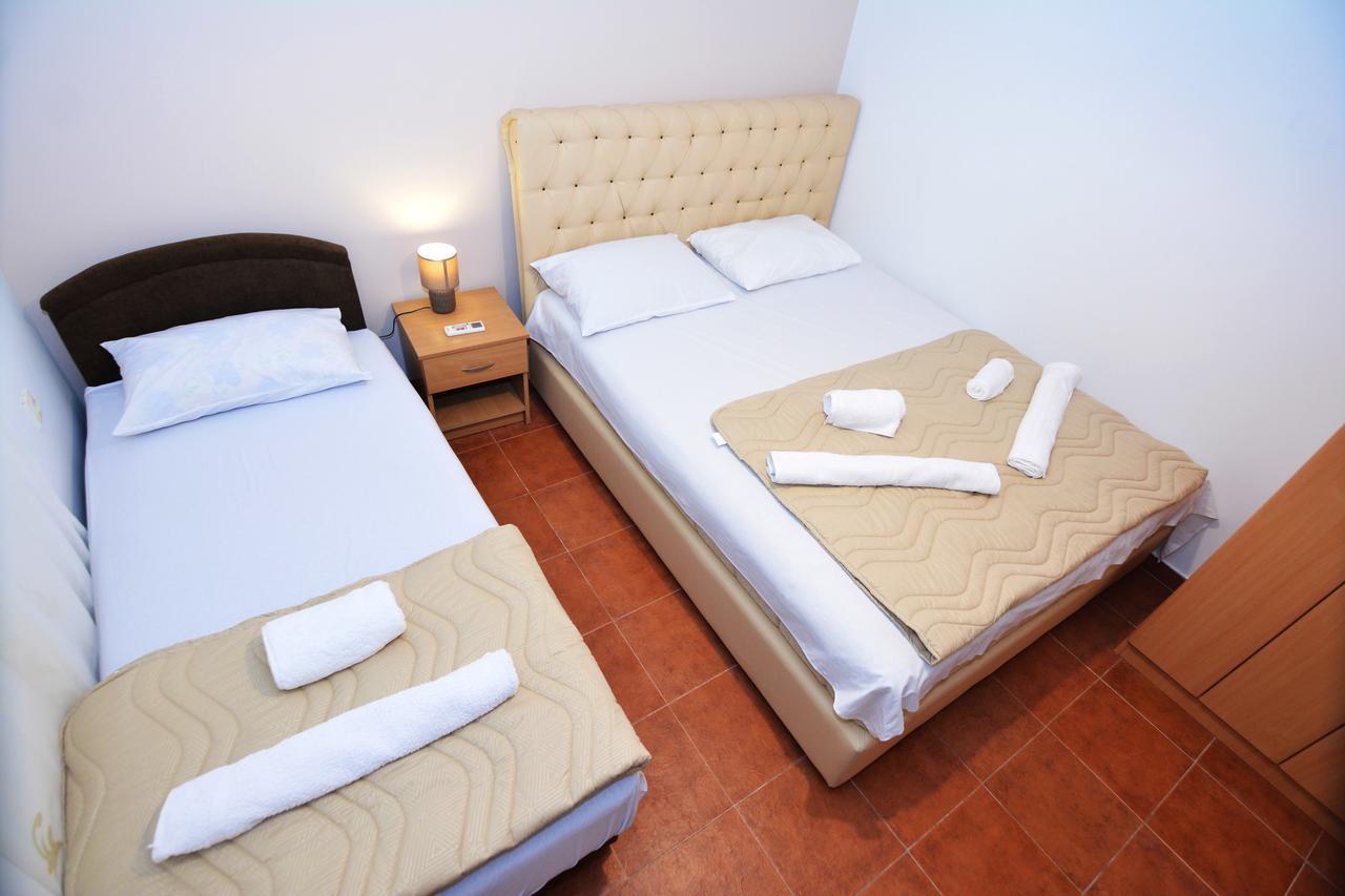 Apartments Jovana Petrovac Buitenkant foto