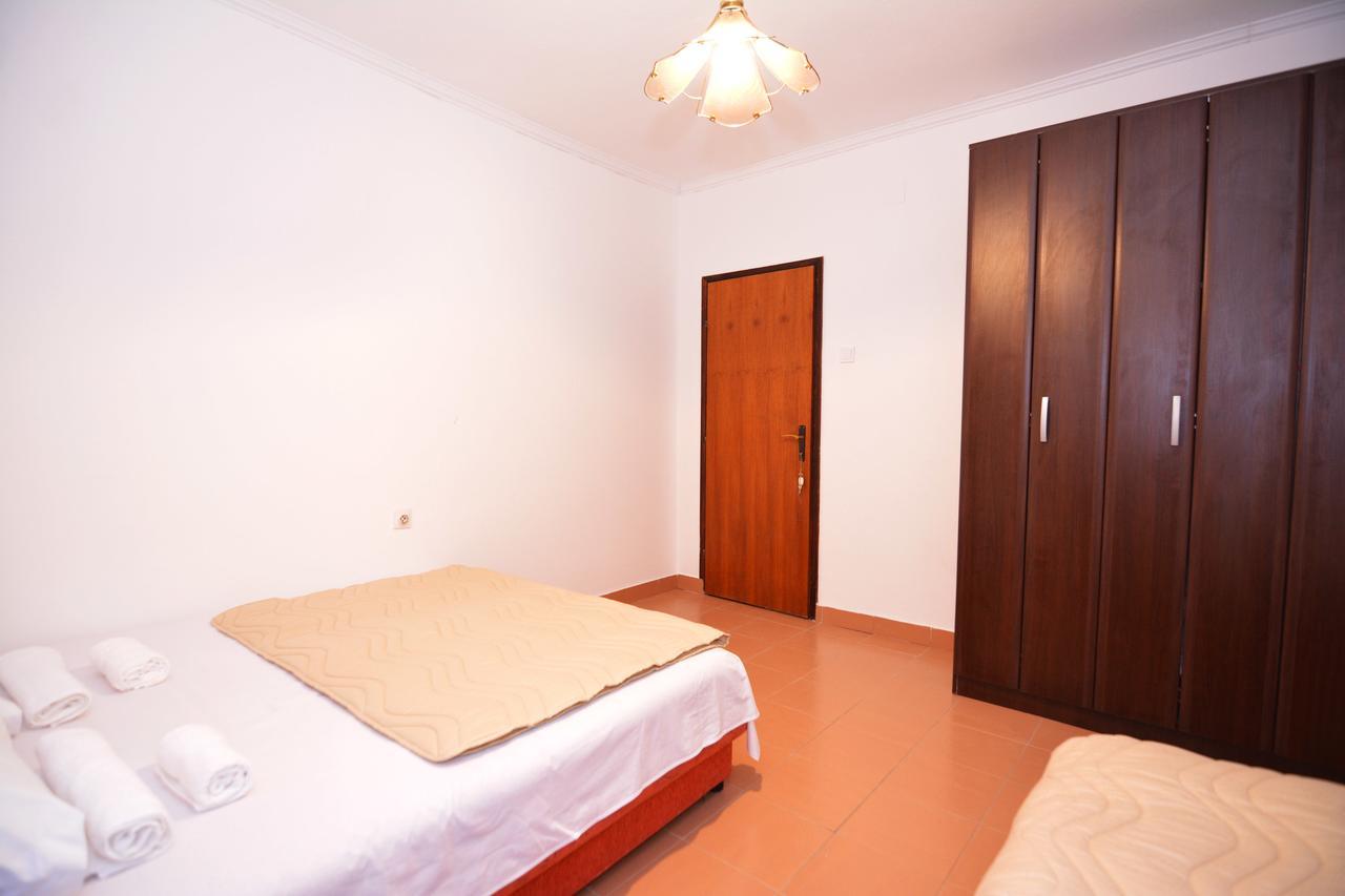 Apartments Jovana Petrovac Buitenkant foto