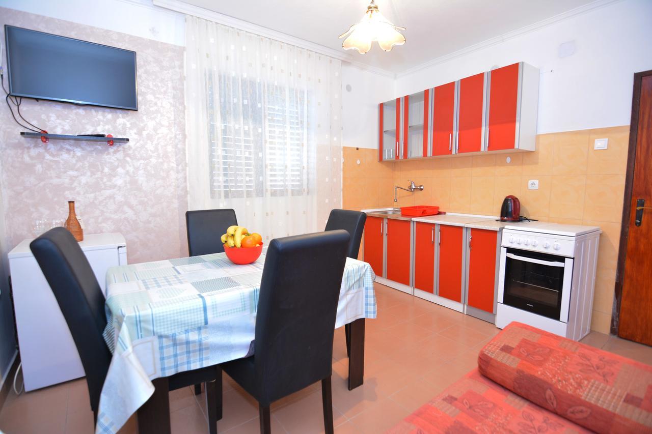 Apartments Jovana Petrovac Buitenkant foto