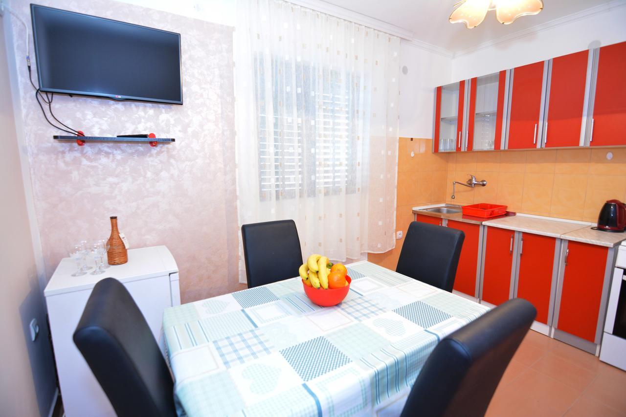 Apartments Jovana Petrovac Buitenkant foto