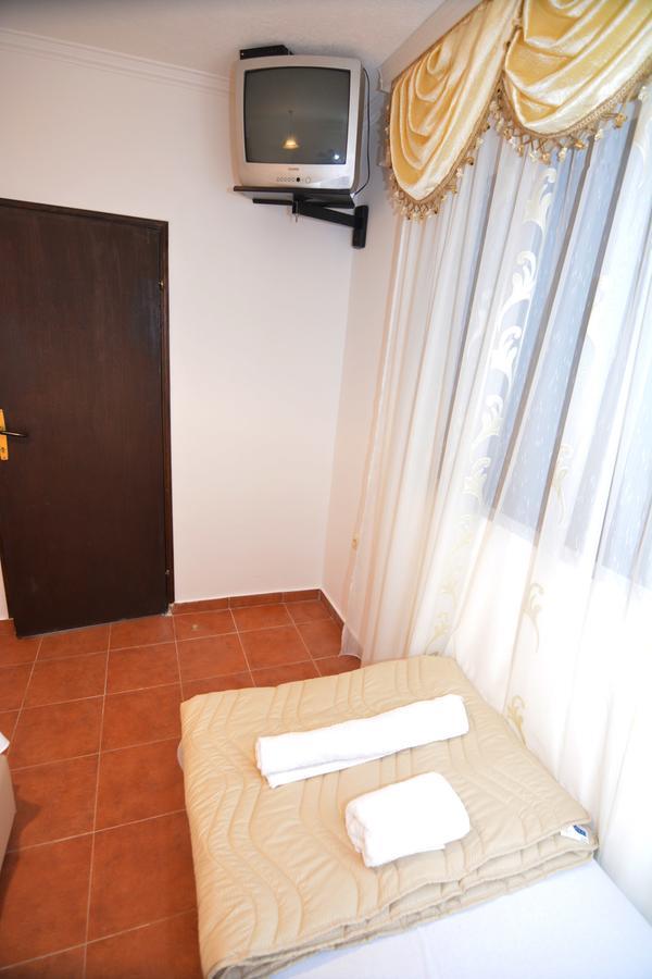 Apartments Jovana Petrovac Buitenkant foto