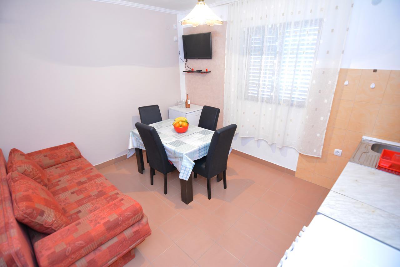 Apartments Jovana Petrovac Buitenkant foto