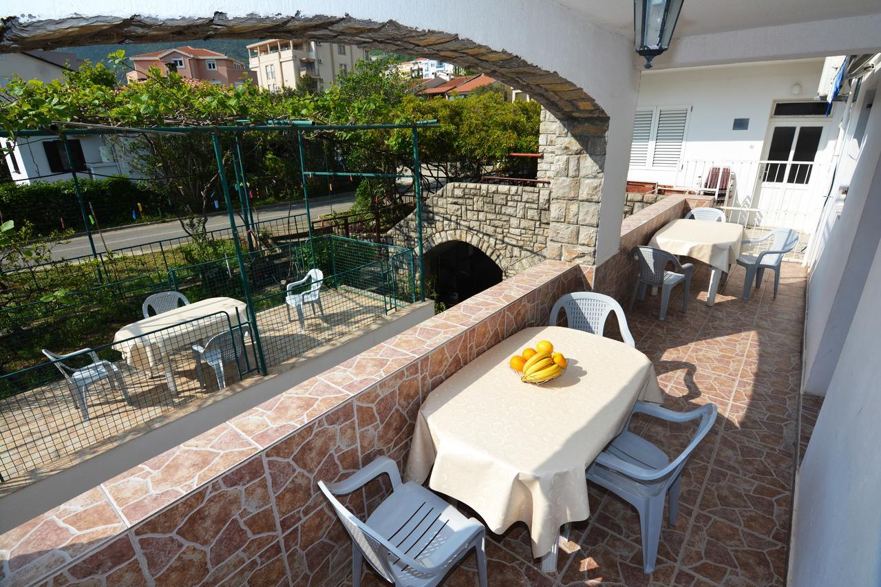 Apartments Jovana Petrovac Buitenkant foto