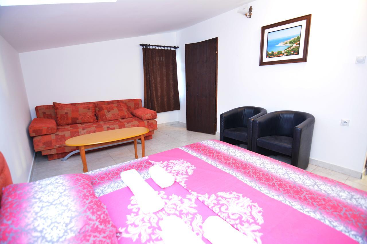 Apartments Jovana Petrovac Buitenkant foto