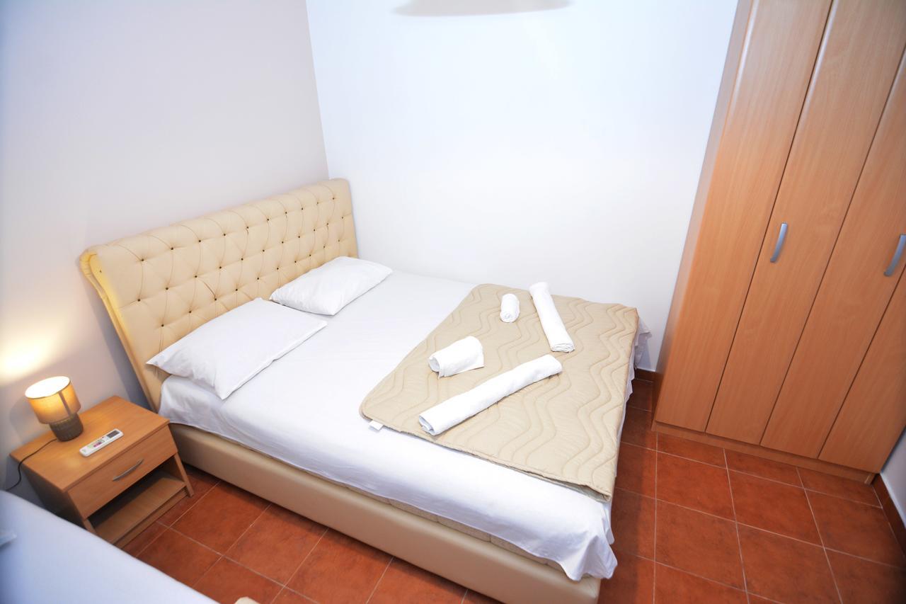 Apartments Jovana Petrovac Buitenkant foto