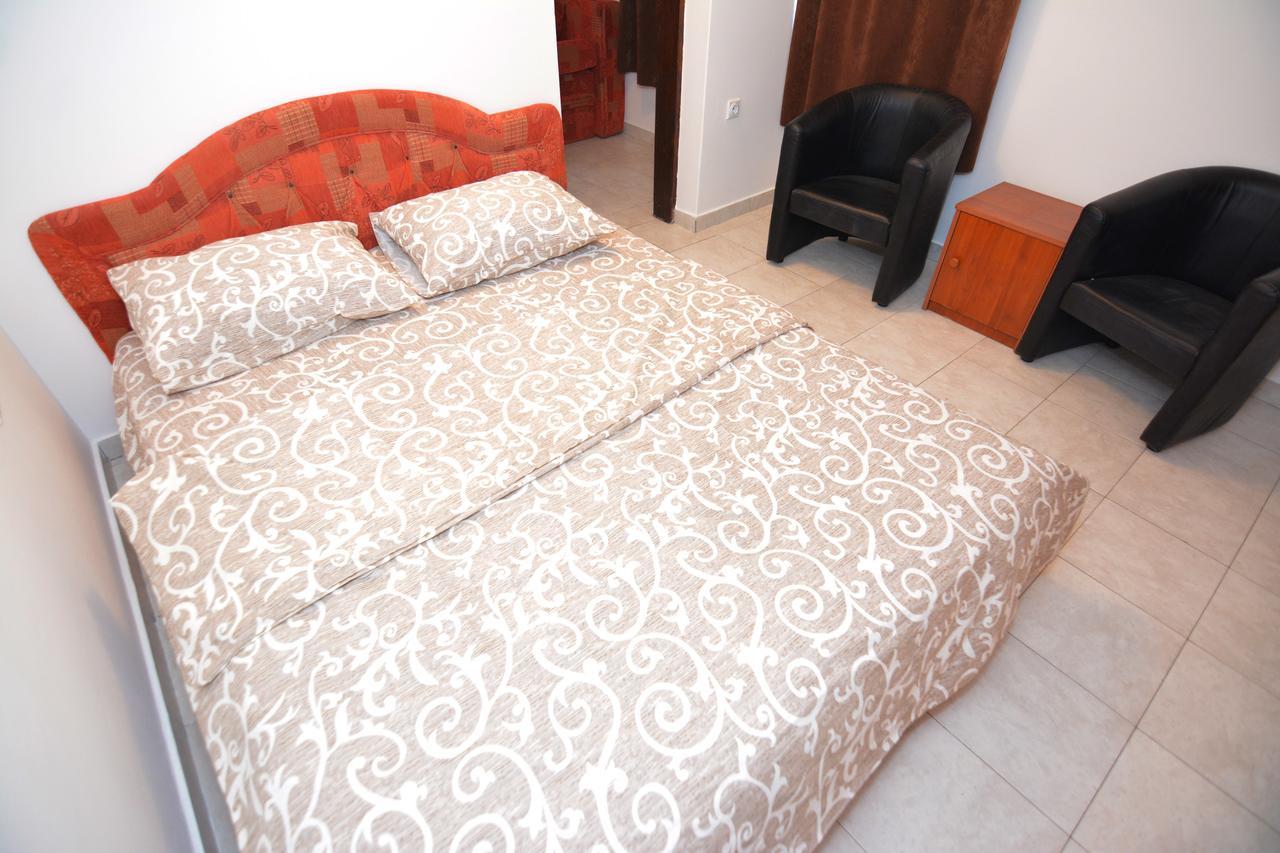 Apartments Jovana Petrovac Buitenkant foto