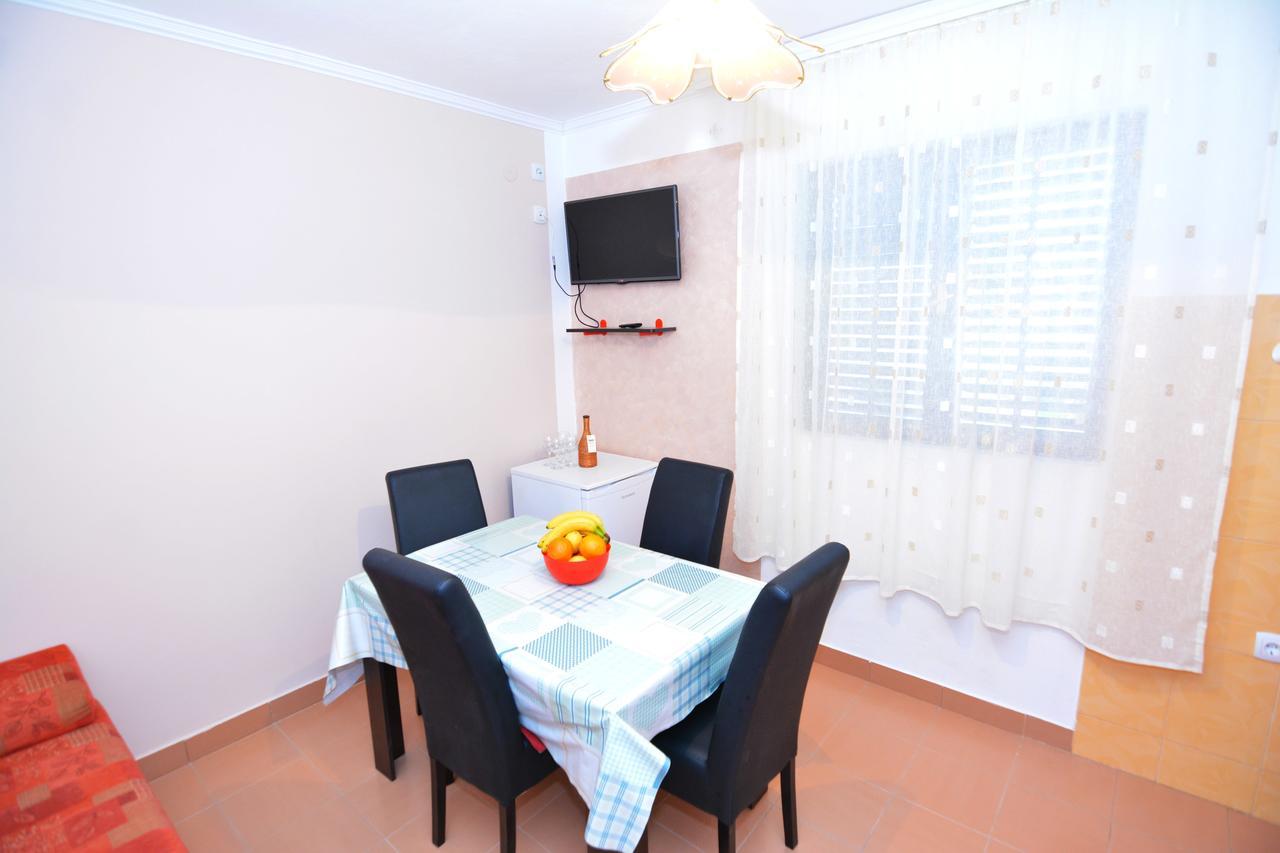 Apartments Jovana Petrovac Buitenkant foto