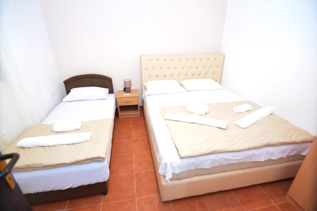 Apartments Jovana Petrovac Buitenkant foto
